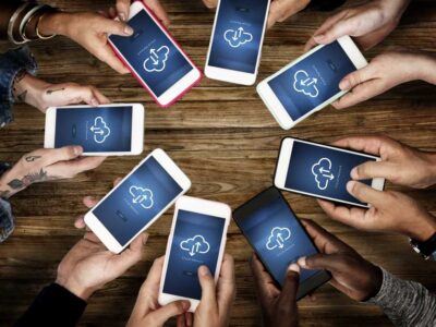 Cloud Hosted Phone System users with Unified Communications apps on their smartphones